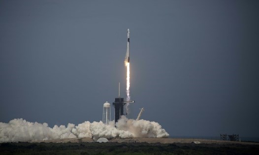 Tàu vũ trụ SpaceX được phóng từ Florida, Mỹ lên vũ trụ. Ảnh: AFP