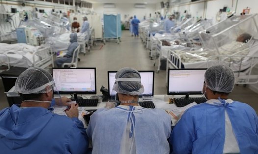 Khu vực chăm sóc đặc biệt cho bệnh nhân COVID-19 tại bệnh viện Gilberto Novaes,  ở Manaus, Brazil, ngày 20.5. Ảnh: AFP