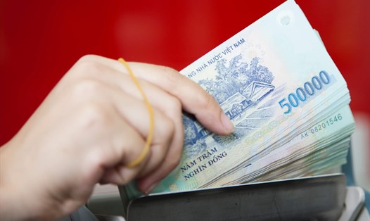Một lượng lớn tiền mặt được rút ra khỏi các ngân hàng trong ít tháng đầu năm nay. Ảnh minh họa: Hải Nguyễn