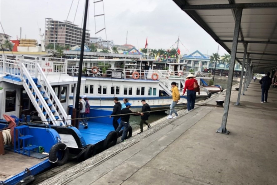 Du khách được lưu trú trên vịnh Hạ Long từ 4.5. Ảnh Nguyễn Hùng