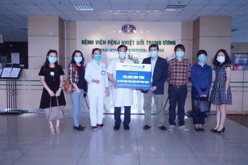 Công đoàn Công ty VNPT Technology đã đến thăm Bệnh viện Nhiệt đới Trung ương (Cơ sở 2) tại Đông Anh, Hà Nội. Ảnh: Công đoàn VNPT