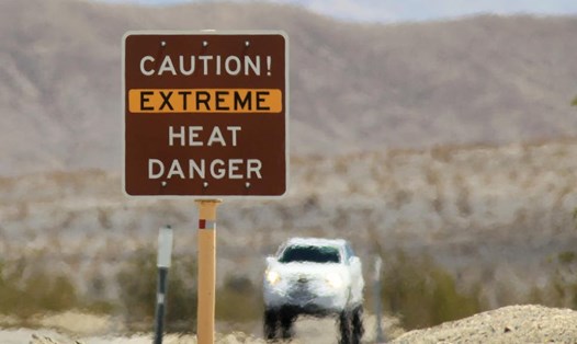 Cảnh báo của khu vực Thung lũng Chết, California, Mỹ. Ảnh: Getty