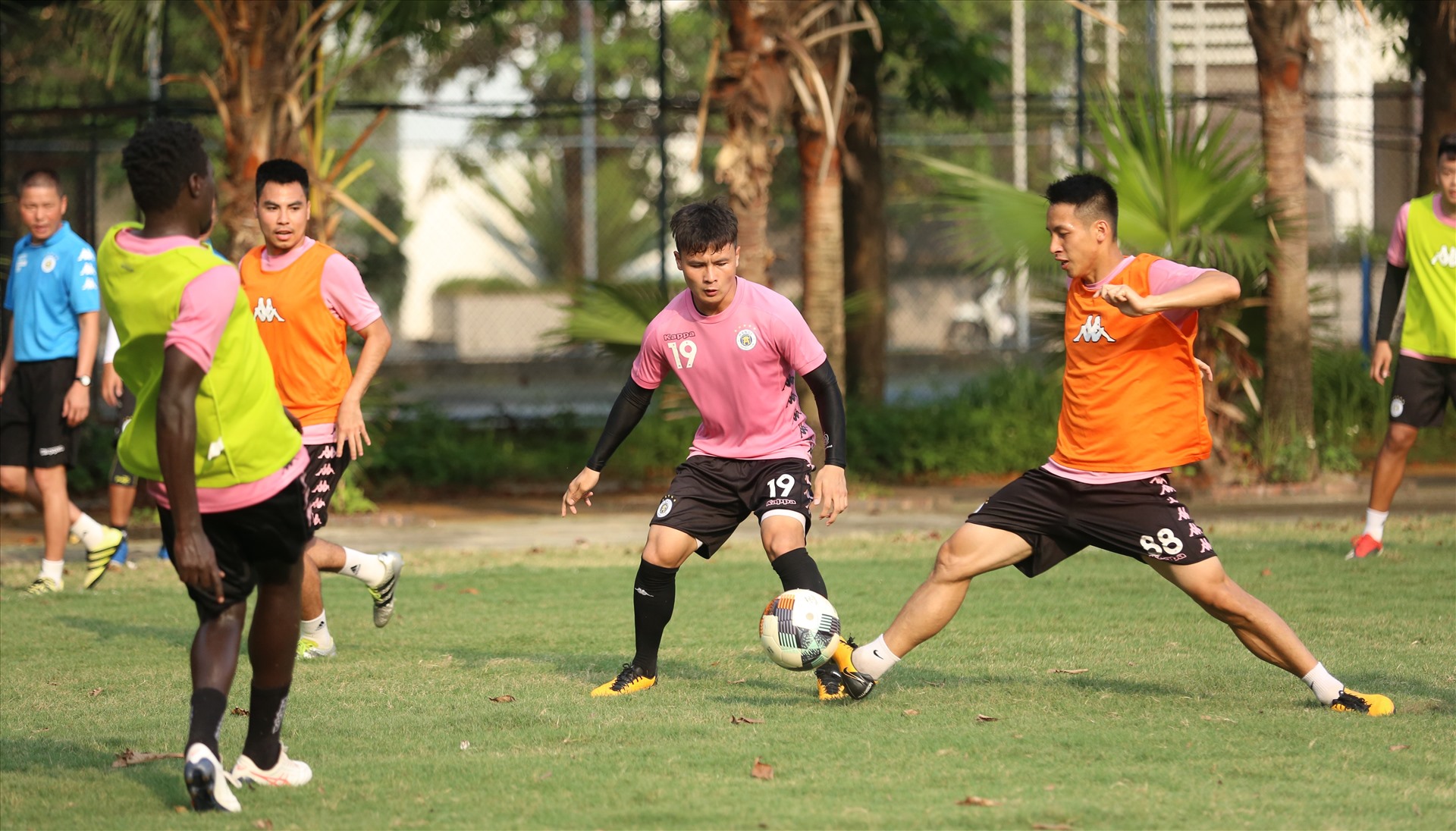 Quang Hải và các đồng đội chuẩn bị cho ngày Cúp Quốc gia và V.League 2020 quay trở lại. Ảnh: Đông Đông