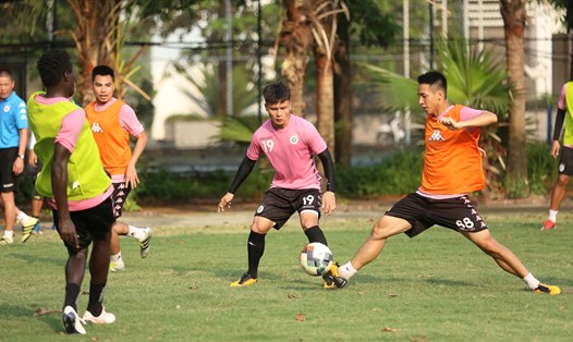 Quang Hải và các đồng đội chuẩn bị cho ngày Cúp Quốc gia và V.League 2020 quay trở lại. Ảnh: Đông Đông