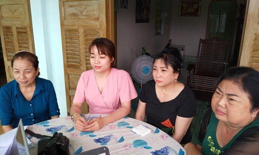 Bà Nguyễn Thị Loan (bìa trái), chị Hồ Thị Thu Thủy (ngồi kế) cùng 1 người dì của Hồ Duy Hải có mặt ở Hà Nội để theo dõi vụ án. Ảnh: K.Q