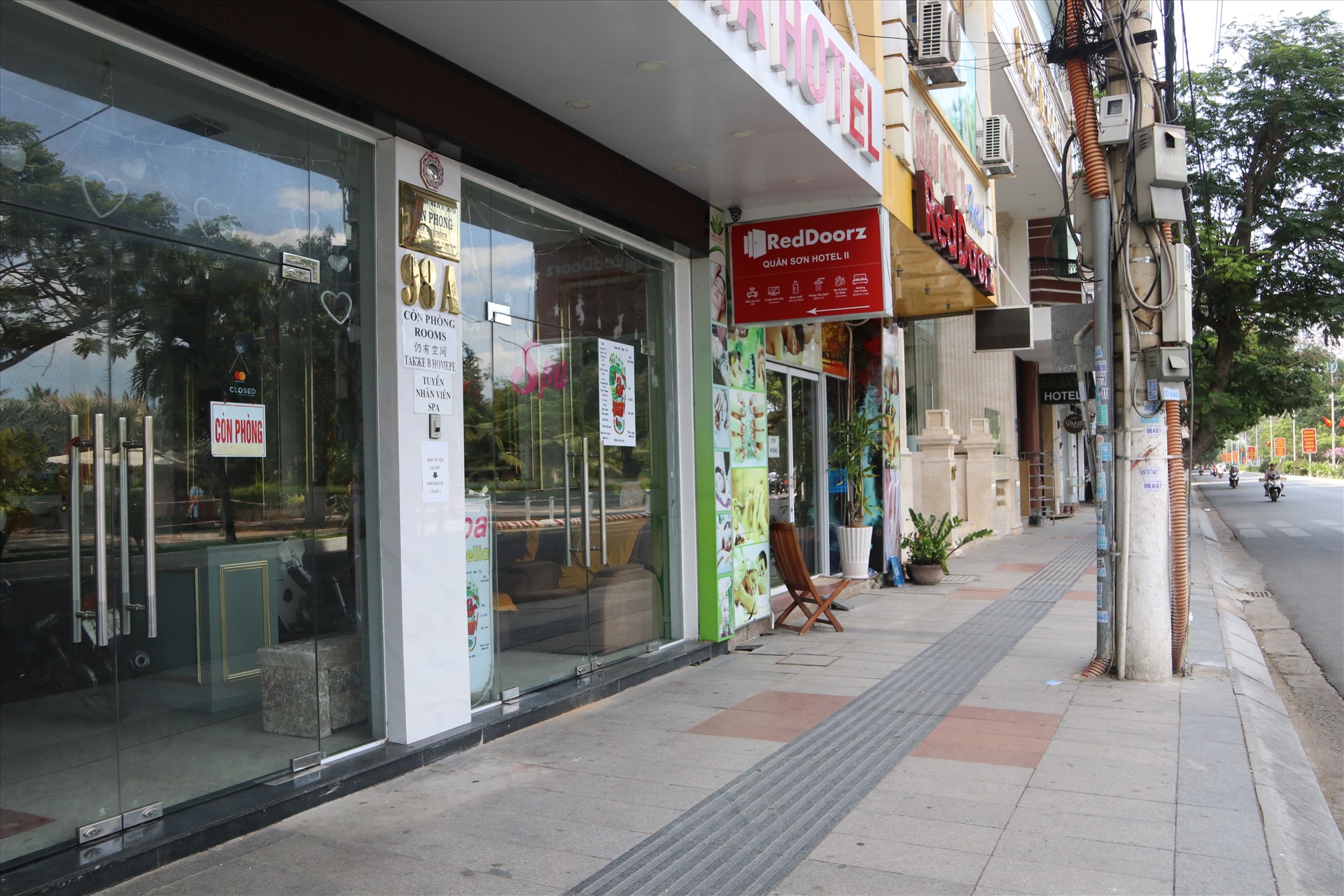 Dịch COVID-19 khiến hàng loạt cơ sở lưu trú tại Khánh Hòa lao đao vì không có khách. Ảnh: Phương Linh