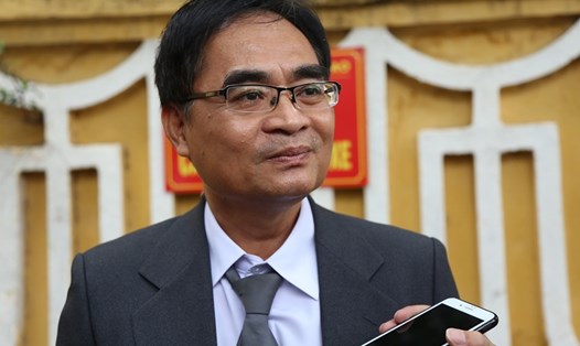 Luật sư Trần Hồng Phong (bào chữa cho Hồ Duy Hải) thông tin với phóng viên. Ảnh: Phạm Đông
