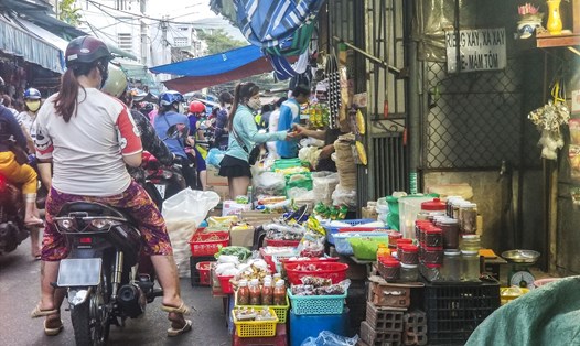 Người dân trên địa bàn TP.Quy Nhơn đi chợ. Ảnh minh họa/Nguyễn Tri