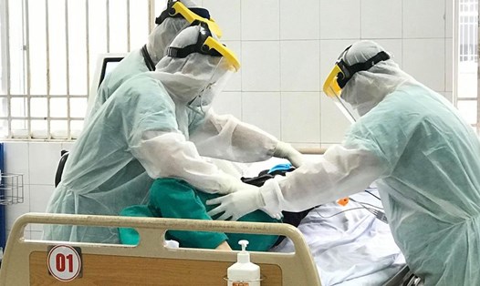 Chăm sóc bệnh nhân tại Bệnh viện Sản Nhi Quảng Ninh. Ảnh: Nguyễn Thiêm.