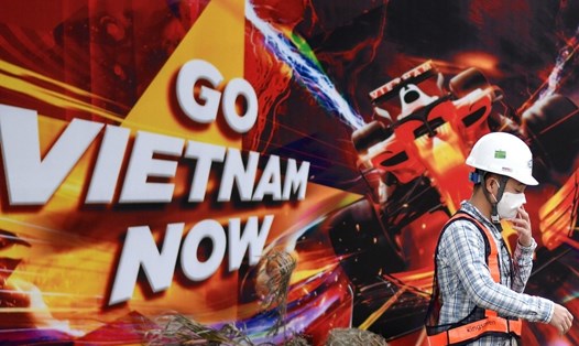 Việt Nam có thể ngăn chặn suy thoái kinh tế nhờ thành công bước đầu chống COVID-19. Ảnh: AFP