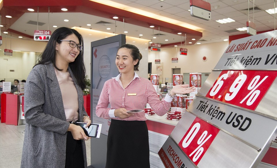 Nhiều ngân hàng điều chỉnh tăng nhẹ lãi suất tiền gửi sau thời gian giãn cách xã hội. Ảnh: Bảo Chương Nhiều ngân hàng điều chỉnh tăng nhẹ lãi suất tiền gửi sau thời gian giãn cách xã hội. Ảnh: Bảo Chương