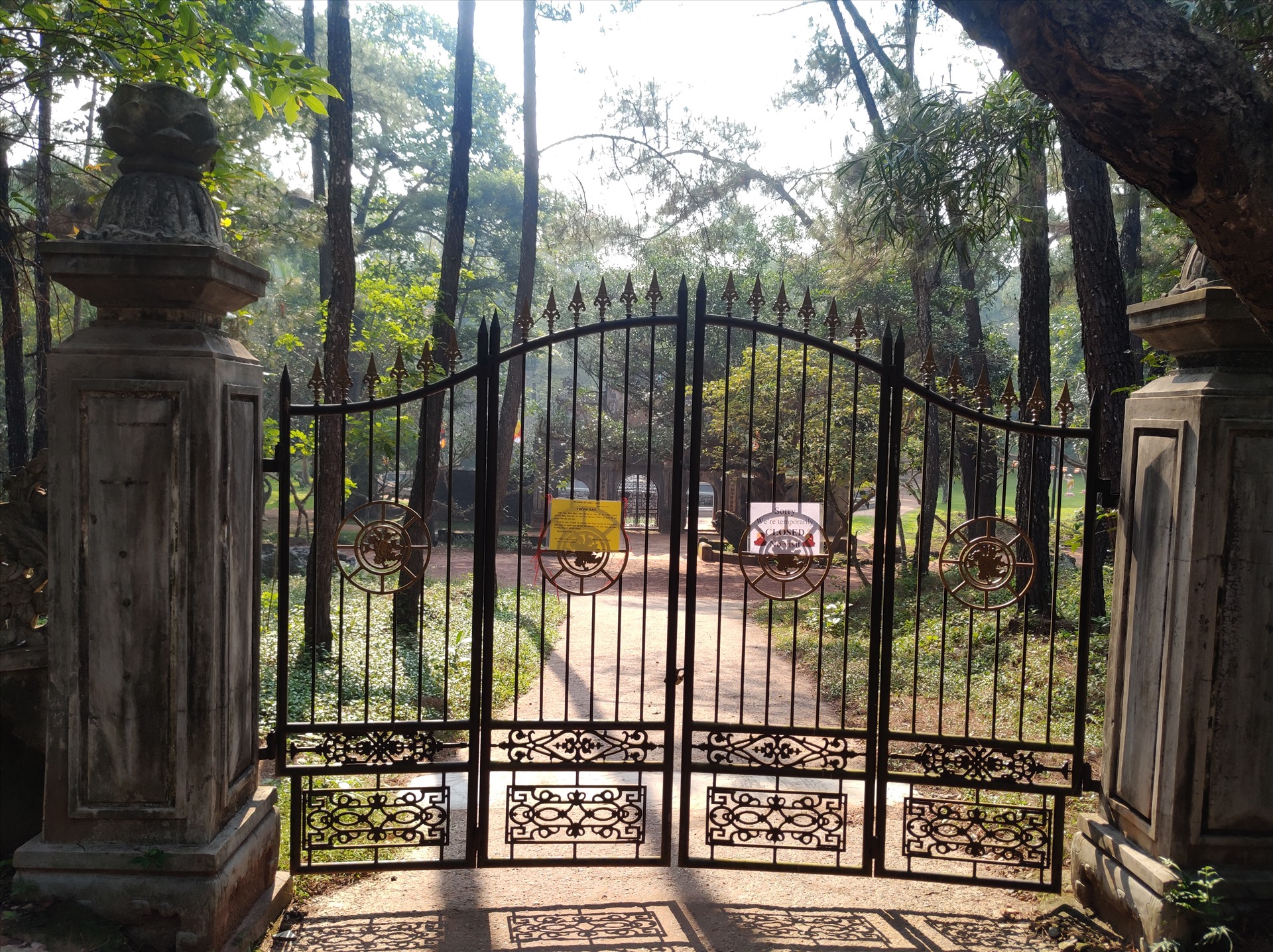 Nghĩa trang thái giám trong khuôn viên chùa Từ Hiếu. Ảnh: Phạm Phước Châu