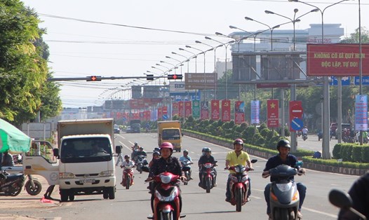 Nhiều xe ở Bình Phước vượt đèn đỏ tiềm ẩn nguy cơ tai nạn. Ảnh: Đình Trọng