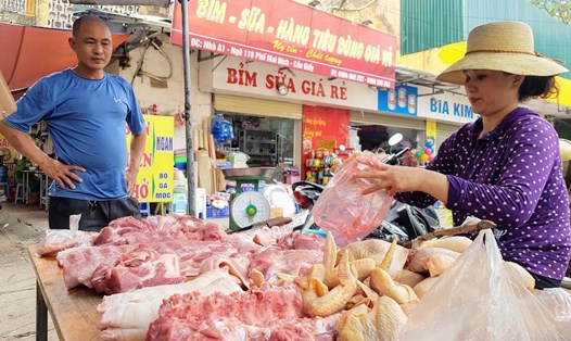 Sáng 8.5.2020, bà Nguyễn Thị Vân cho biết, giá thịt lợn bán buôn đã tăng lên mức 128.000 đồng/kg, là mức giá cao nhất từ trước đến nay. Ảnh: Khánh Vũ