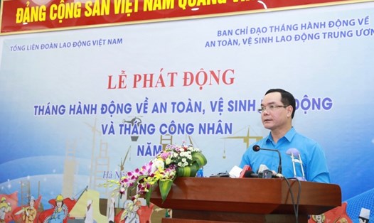 Đồng chí Nguyễn Đình Khang - Chủ tịch Tổng Liên đoàn Lao động Việt Nam phát động Tháng Công nhân năm 2020. Ảnh Hải Nguyễn.
