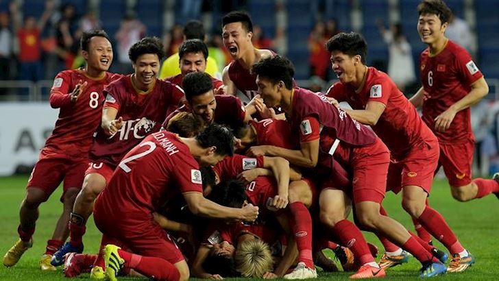 World Cup Việt Nam - giấc mơ sẽ trở thành hiện thực khi đội tuyển Việt Nam giành vé dự World Cup. Hãy xem lại các trận đấu đầy cảm xúc của đội tuyển và hỗ trợ tinh thần cho các cầu thủ với bộ ảnh chất lượng.