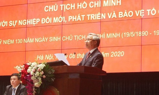 Uỷ viên Bộ Chính trị, Thường trực Ban Bí thư Trần Quốc Vượng phát biểu tại hội thảo. Ảnh K.Anh