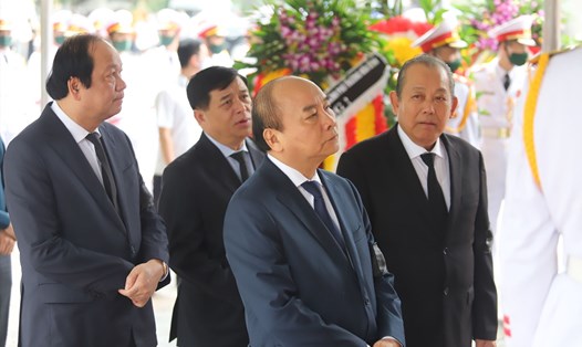 Thủ tướng Nguyễn Xuân Phúc tại lễ tang. Ảnh Ái Vân