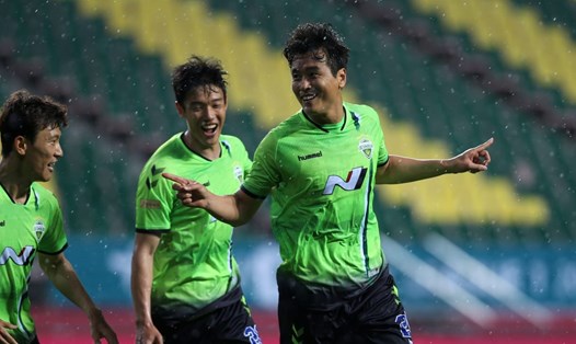 Lee Dong-gook ghi bàn duy nhất giúp Jeonbuk đánh bại Suwon Samsung ở trận khai mạc K.League 2020. Ảnh: AFC.