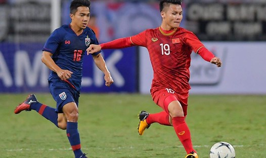 Quang Hải và Messi Thái Chanathip Songkrasin là những ngôi sao tương lai của bóng đá Châu Á. Ảnh: T.L