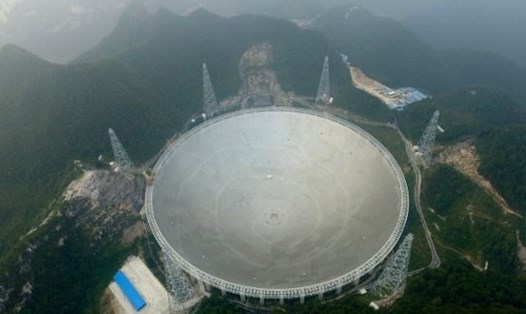 Hình ảnh kính thiên văn hình cầu khẩu độ (FAST) ở Trung Quốc. Ảnh: AFP