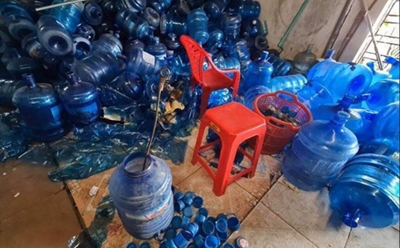 Thị trường nước đóng chai loạn cả về giá và chất lượng