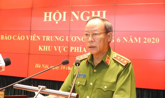 Thượng tướng Lê Quý Vương, Ủy viên Trung ương Đảng, Thứ trưởng Bộ Công an phát biểu tại Hội nghị báo cáo viên. Ảnh: Việt Dũng.