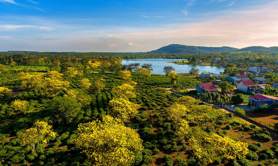 Nhiều địa danh, thắng cảnh chưa được chú trọng, chuyển dịch để thu hút du lịch nội địa. Bàu Cạn, Gia Lai. Ảnh: Ng Tân