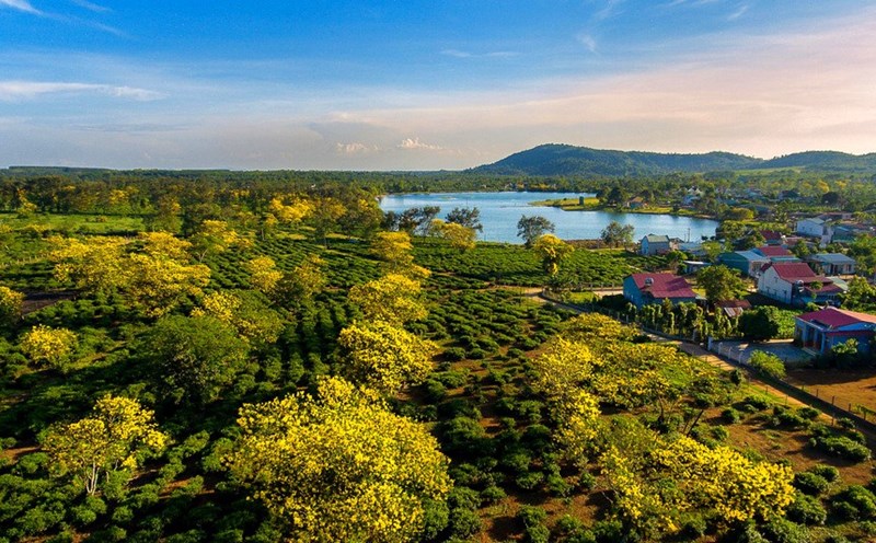 Nhiều địa danh, thắng cảnh chưa được chú trọng, chuyển dịch để thu hút du lịch nội địa. Bàu Cạn, Gia Lai. Ảnh: Ng Tân