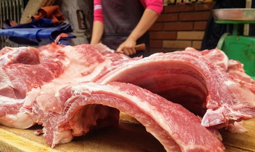 Giá thịt lợn đã giảm khoảng 10.000 đồng/kg trong tuần qua. Ảnh: Khánh Vũ