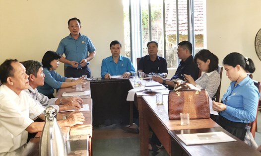 Đoàn công tác khảo sát tỉnh hình hoạt động tại Nghiệp đoàn Nghề cá xã Bình Châu.