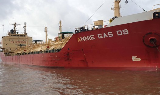 Tàu cá bị chìm sau va chạm với tàu dầu Annis Gas 09. Ảnh CTV