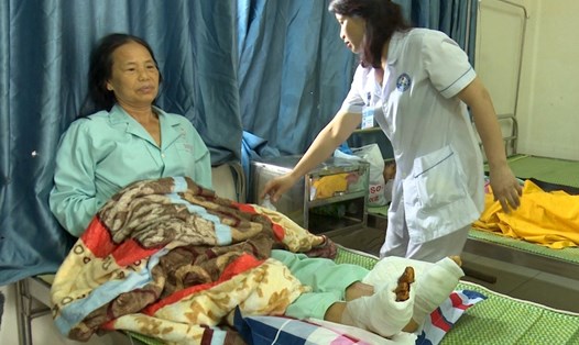 Chị Nguyễn Thị Kha (ở xã Minh Quang, huyện Tam Đảo) - công nhân của công ty - đã chạy thục mạng khi gặp cơn lốc. Ảnh: PV