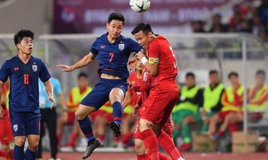 Tuyển Việt Nam vẫn bỏ khá xa Thái Lan trên bảng xếp hạng FIFA, nhỉnh hơn đối thủ đến 19 bậc. Ảnh: AFC.