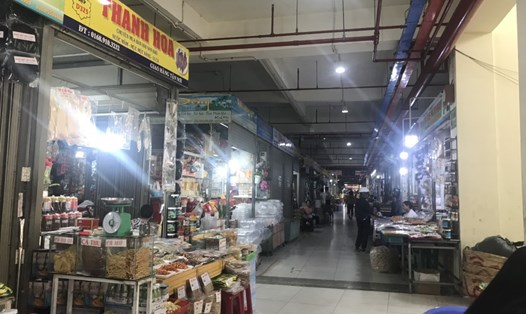 Việc di dời tiểu thương từ chợ Tròn vào chợ Đầm mới (Nha Trang, Khánh Hòa) đang tồn tại nhiều bất cập, tùy tiện. Ảnh: Nhiệt Băng
