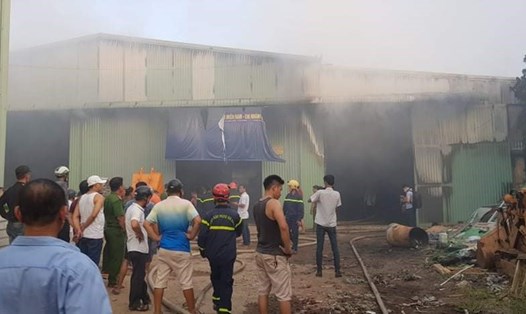 Cháy nhà xưởng quạt máy gần 10 tỷ đồng ở Đà Nẵng. Ảnh: Nguyễn Hà