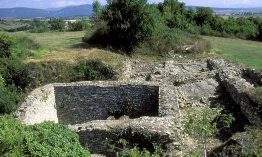 Khảo cổ gia Eliseo Gil và nhóm của ông tuyên bố đã tìm thấy các cổ vật tại địa điểm khảo cổ La Mã Iruña-Veleia, gần thành phố Vitoria-Gasteiz, Basque, Tây Ban Nha. Ảnh: CNN.