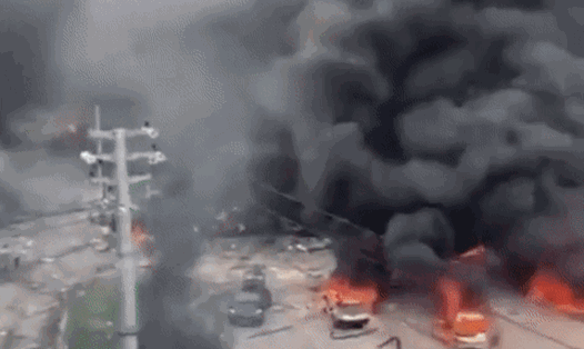 Xe bồn chở dầu nổ khiến 19 người thiệt mạng và 171 người bị thương. Ảnh: Nhân dân Nhật báo