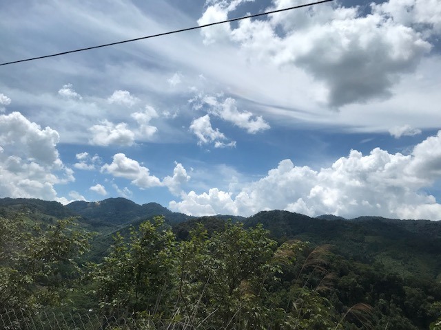 Cảnh núi rừng hùng vĩ ở xã Axan, huyện Tây Giang, tỉnh Quảng Nam. Ảnh: M.H