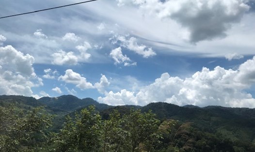 Cảnh núi rừng hùng vĩ ở xã Axan, huyện Tây Giang, tỉnh Quảng Nam. Ảnh: M.H