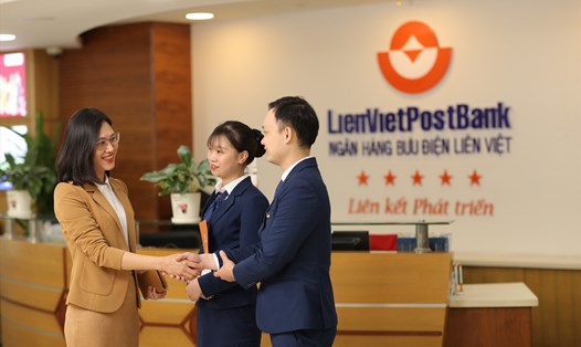 LienVietPostBank (LPB) sẽ niêm yết trên sàn HOSE, chia cổ tức bằng cổ phiếu và phát hành riêng lẻ cho nhà đầu tư nước ngoài. Ảnh LPB