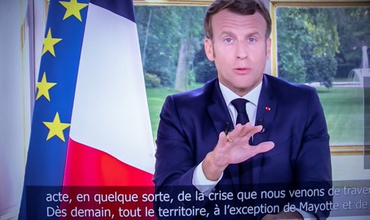 Tổng thống Pháp Macron phát biểu trên sóng truyền hình quốc gia hôm 14.6. Ảnh: AFP.