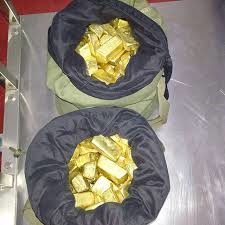 Chính quyền Thụy Sĩ đang ráo riết truy tìm chủ nhân của túi vàng thỏi trị giá 190.000 USD bị bỏ quên trên tàu. Ảnh: ExportersIndia