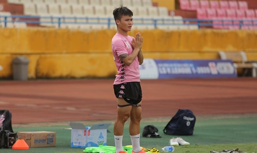 Quang Hải tập riêng trong buổi tập của Hà Nội FC. Ảnh: Thanh Xuân