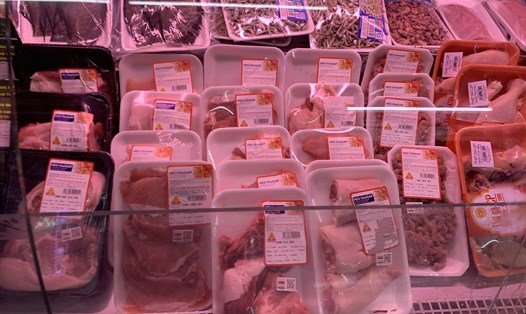 Giá thịt lợn vẫn khá cao tại các siêu thị.