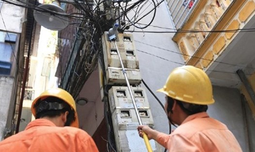 Người dân mong muốn giám sát công tơ điện. Ảnh Hải Nguyễn