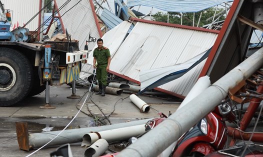 Lốc xoáy làm đổ sập nhà xưởng công ty Kiều Thi Junna khiến 3 người chết, 18 người bị thương vào ngày 10.6 vừa qua. Ảnh: Hải Nguyễn.