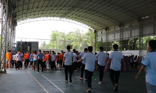 Các em học sinh trường THCS - THPT Phùng Hưng (quận 12, TPHCM). Ảnh: Anh Nhàn
