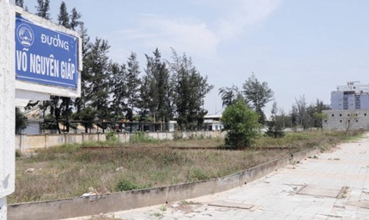 Những khu đất trên đường Võ Nguyên Giáp (Đà Nẵng) đang được rà soát vì được cho là có người Trung Quốc đứng phía sau đổ tiền để người Việt đứng tên mua hộ. Ảnh: Nguyễn Văn