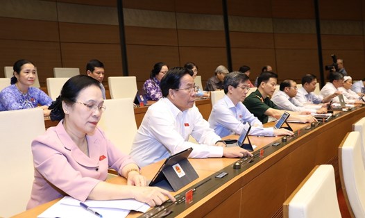 Đại biểu Quốc hội biểu quyết Nghị quyết về một số cơ chế, chính sách tài chính - ngân sách đặc thù đối với Thủ đô Hà Nội.